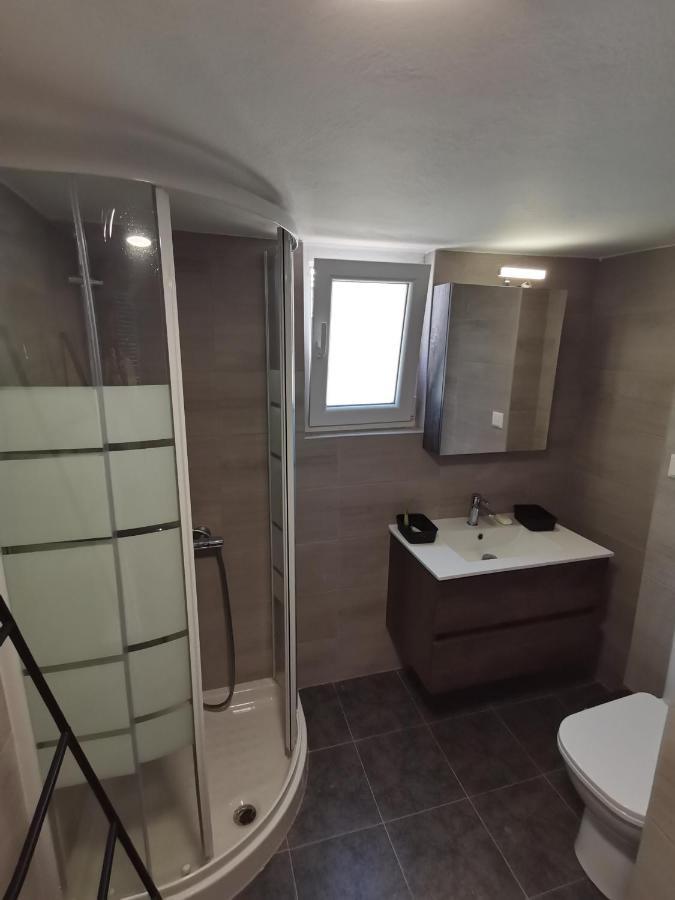 Penthouse Spacious W Super Wifi & Terrace, 2 Min From Metro Athen Eksteriør bilde